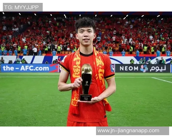 王钰栋社媒晒照庆祝晋级淘汰赛与彭啸蒯纪闻互动引发热议